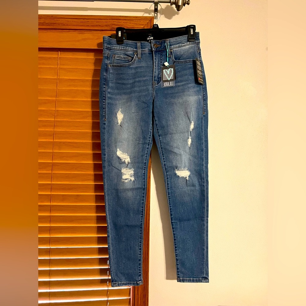 LuLaroe Distressed Skinny Jeans sz 28. Paid $70.